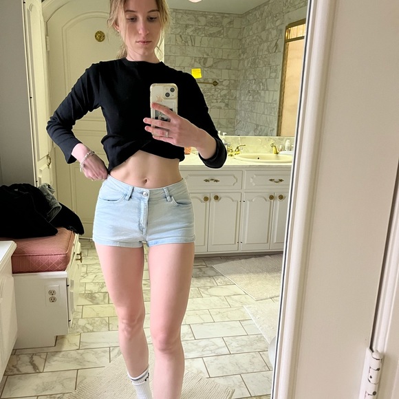 Shorts - Picture 3 of 8